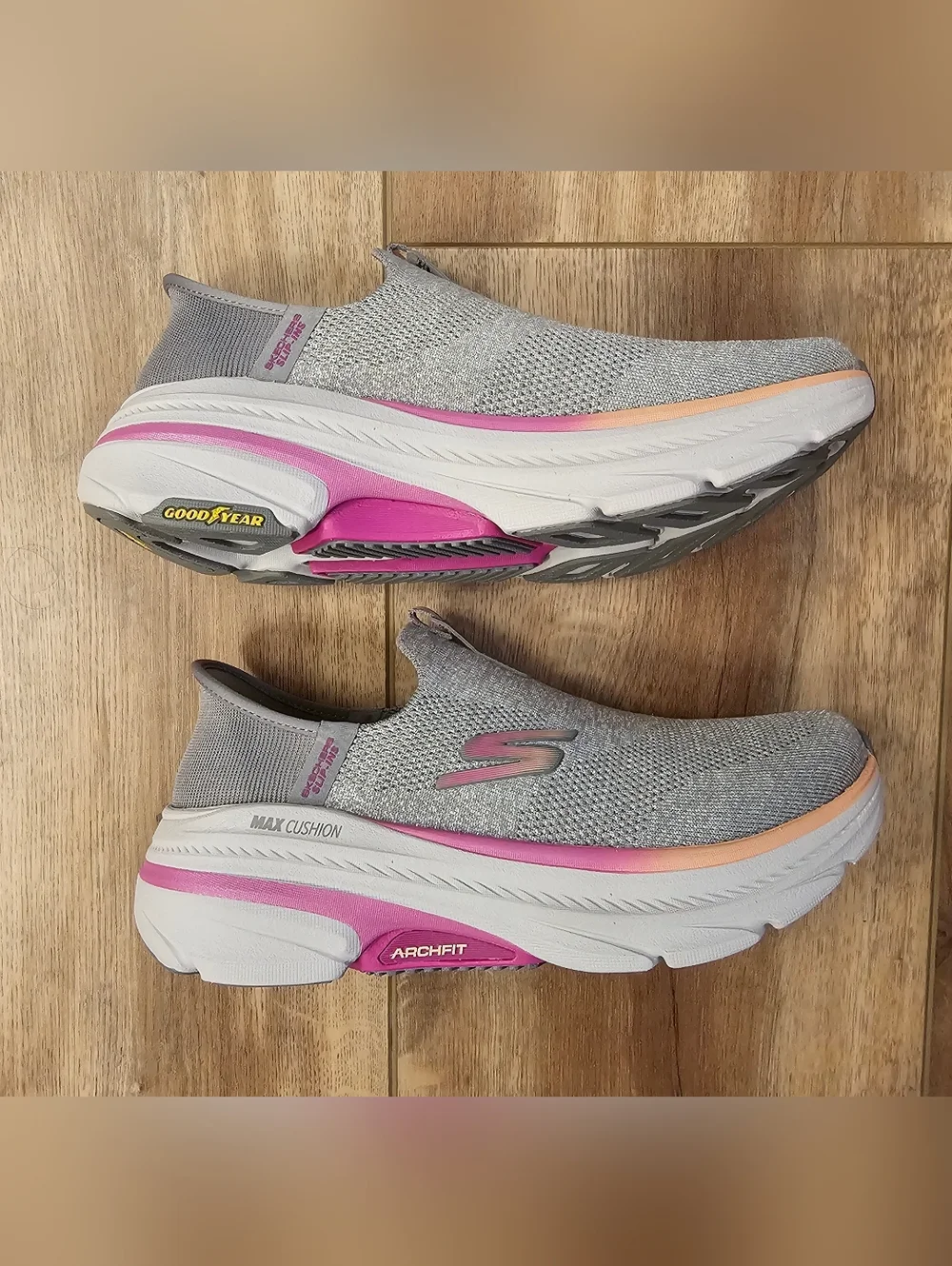 Skechers Women’s Max Cushioning Gray Arch Fit Slip-Ins Shoes - Size 8, Like New! - Picture 3 of 7